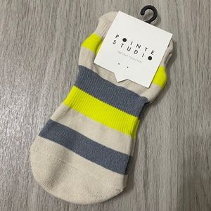 NWOT POINTE STUDIO Grip Sock Size Small